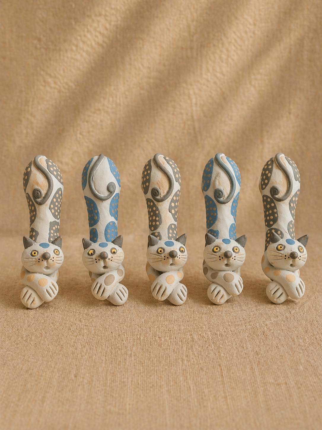 Handcrafted Ceramic Cat Table Décor – Hand Painted Mini Showpiece