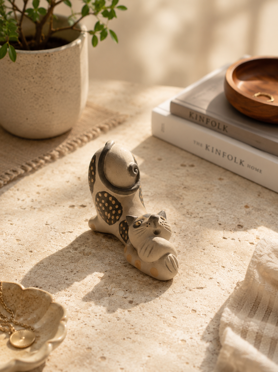 Handcrafted Ceramic Cat Table Décor – Hand Painted Mini Showpiece