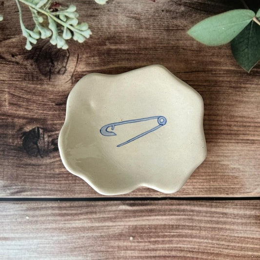 Beautiful Tea Bag Rest with Pin Design